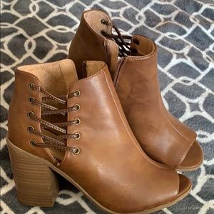 Celia leather open toe wedge ankle boots!